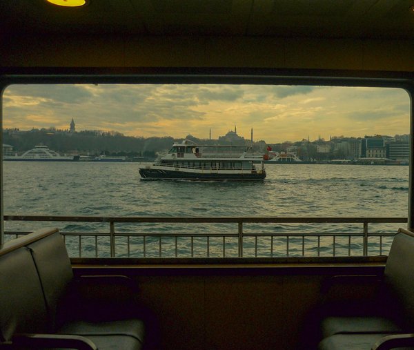 Quels outils multifonctions sont essentiels pour le camping sauvage ?